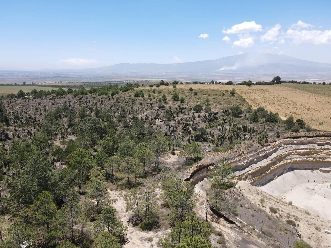 Panorámica del terreno y yacimiento
